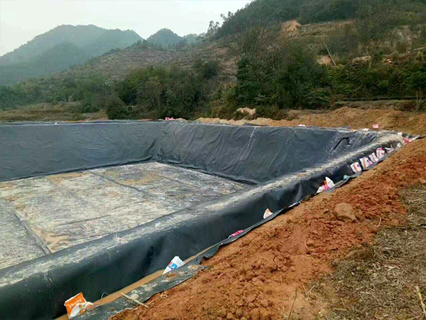 污水處理防滲膜現(xiàn)場焊接須按要求進(jìn)行 污水處理防滲膜現(xiàn)場焊接須按要求進(jìn)行