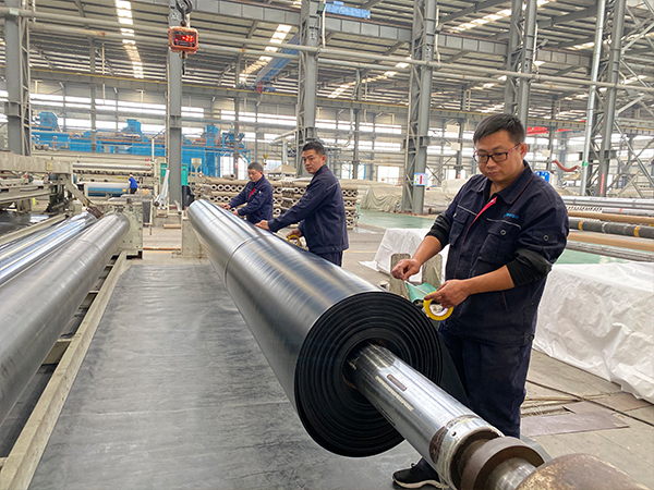 冬季來(lái)臨防滲土工膜也面臨施工難點(diǎn) 冬季來(lái)臨防滲土工膜也面臨施工難點(diǎn)