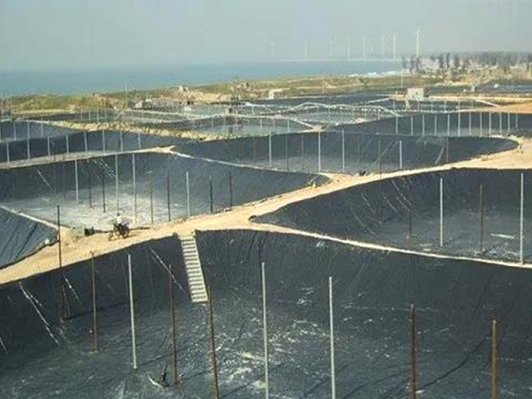 化工業(yè)污水處理防滲膜的鋪設(shè)須格外注意 化工業(yè)污水處理防滲膜的鋪設(shè)須格外注意