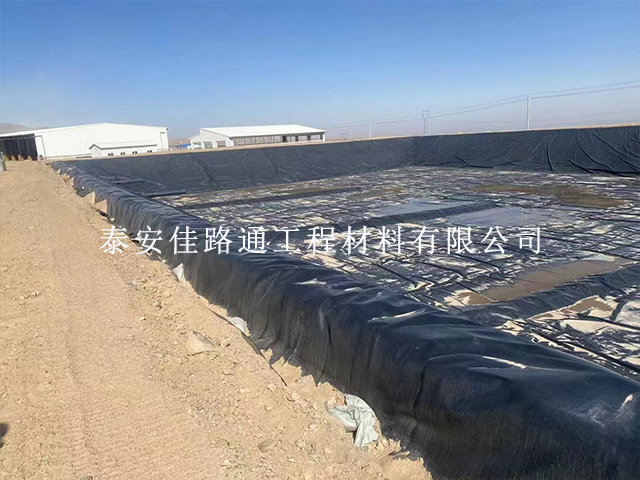 鋪設(shè)魚塘防滲土工膜格外注意幾項(xiàng)細(xì)節(jié) 鋪設(shè)魚塘防滲土工膜格外注意幾項(xiàng)細(xì)節(jié)