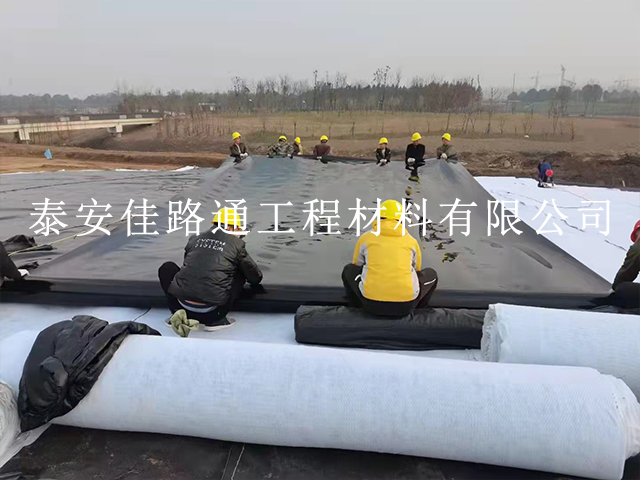 污水處理防滲膜該如何提高整體防滲效果？