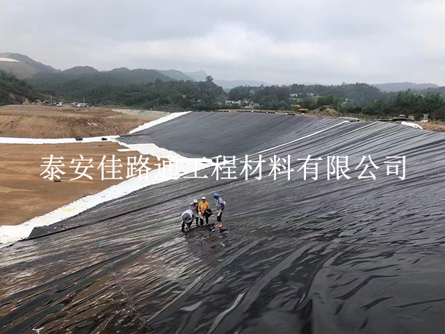 hdpe防滲土工膜各個(gè)工序須嚴(yán)格仔細(xì) hdpe防滲土工膜各個(gè)工序須嚴(yán)格仔細(xì)