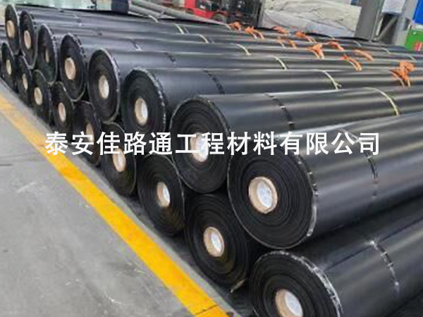 專注垃圾填埋場防滲膜的焊接工作 專注垃圾填埋場防滲膜的焊接工作