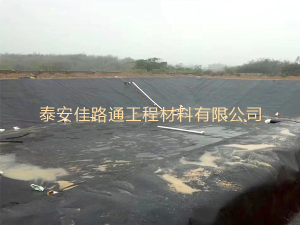 鹽場(chǎng)魚蝦養(yǎng)殖防滲膜使用壽命探析