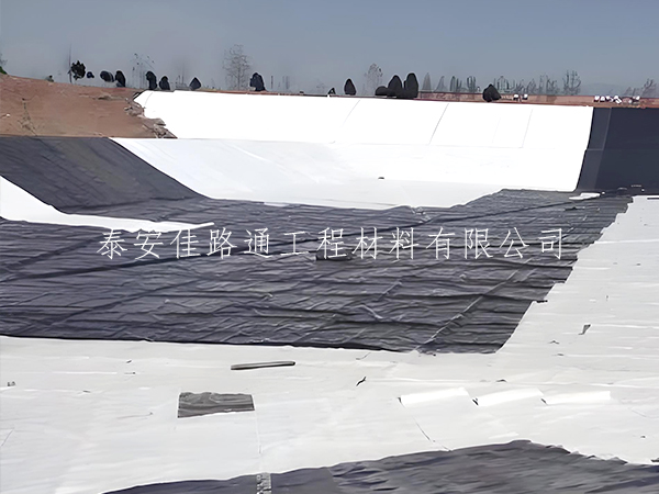 油田防滲選擇復(fù)合土工膜的要點:創(chuàng)新視角下的決策指南 油田防滲選擇復(fù)合土工膜的要點:創(chuàng)新視角下的決策指南