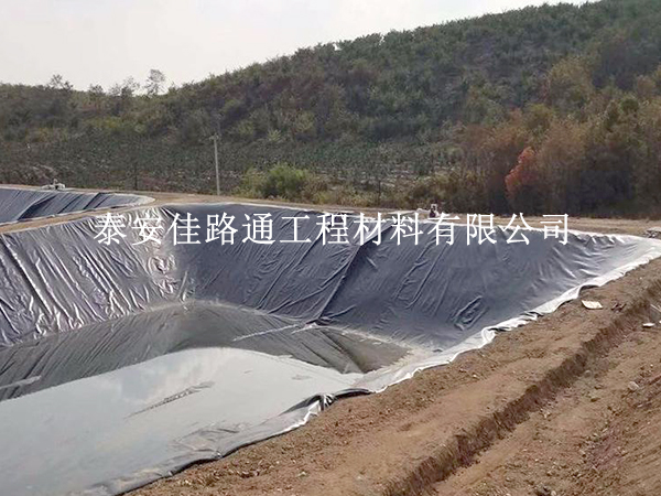 防滲土工膜延伸率:保障工程穩(wěn)定的隱形紐帶 防滲土工膜延伸率:保障工程穩(wěn)定的隱形紐帶