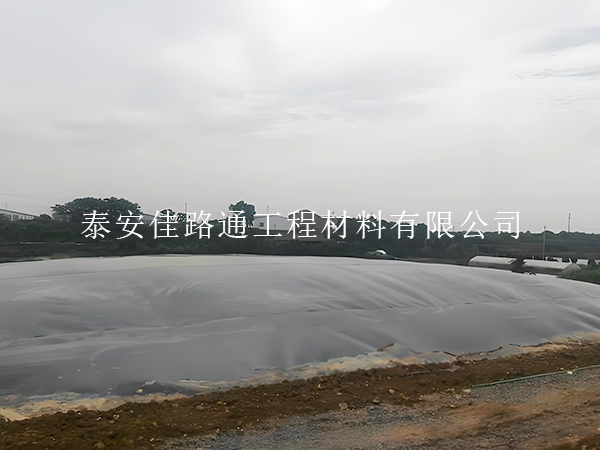 沼氣池防滲膜底部鋪設(shè):技巧與實(shí)操指南 沼氣池防滲膜底部鋪設(shè):技巧與實(shí)操指南