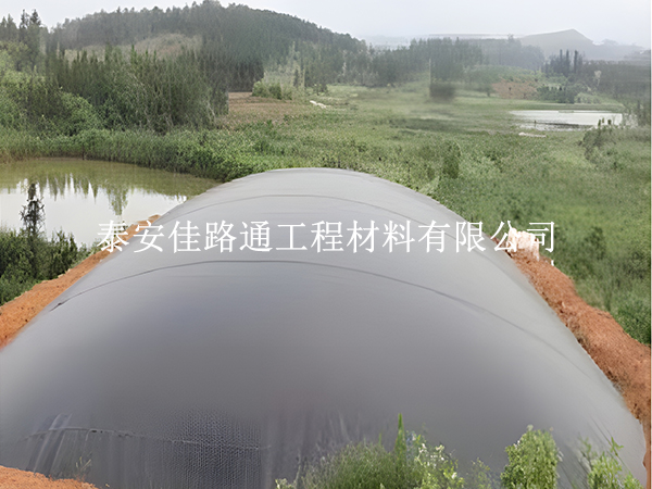 沼氣池防滲土工膜選擇黑膜的意義 沼氣池防滲土工膜選擇黑膜的意義