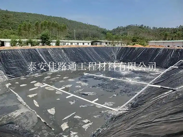 溫度控制在污水處理防滲膜鋪設中的重要性 溫度控制在污水處理防滲膜鋪設中的重要性