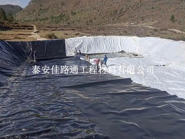 氧化塘防滲新選擇:污水處理防滲膜的卓越效果 氧化塘防滲新選擇:污水處理防滲膜的卓越效果