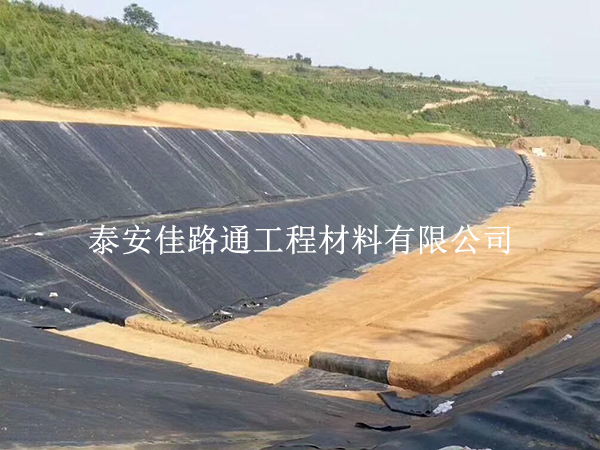 污水處理調(diào)節(jié)池防滲膜修復(fù)項(xiàng)目實(shí)踐與探索 污水處理調(diào)節(jié)池防滲膜修復(fù)項(xiàng)目實(shí)踐與探索