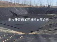 垃圾填埋場防滲膜鋪設(shè)：不可或缺的準(zhǔn)備工作