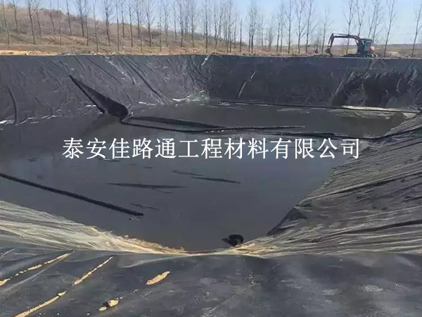 垃圾填埋場(chǎng)防滲膜鋪設(shè)：不可或缺的準(zhǔn)備工作