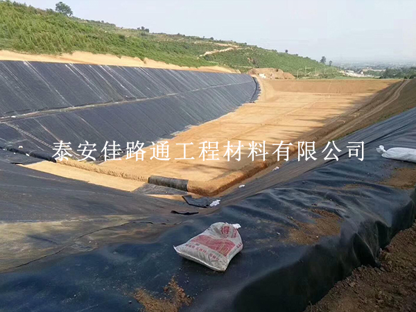 保障污水處理防滲膜防水防滲效果的要點