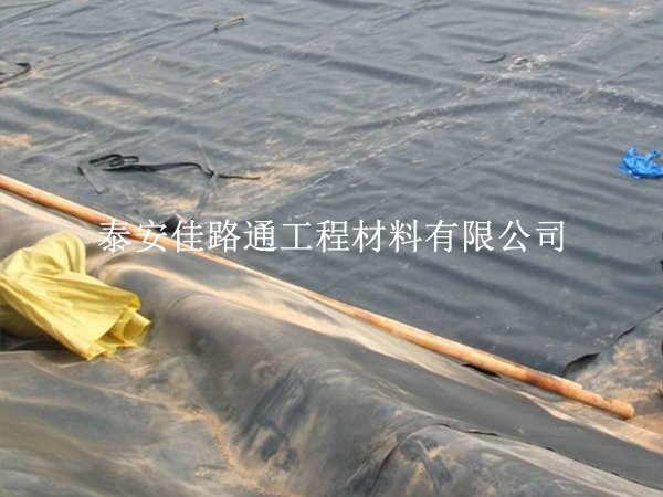 調(diào)節(jié)池防滲膜施工慢？這些方法能提速