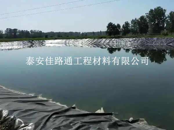 延長人工湖防滲膜使用壽命:科學(xué)養(yǎng)護(hù)技巧全解析 延長人工湖防滲膜使用壽命:科學(xué)養(yǎng)護(hù)技巧全解析