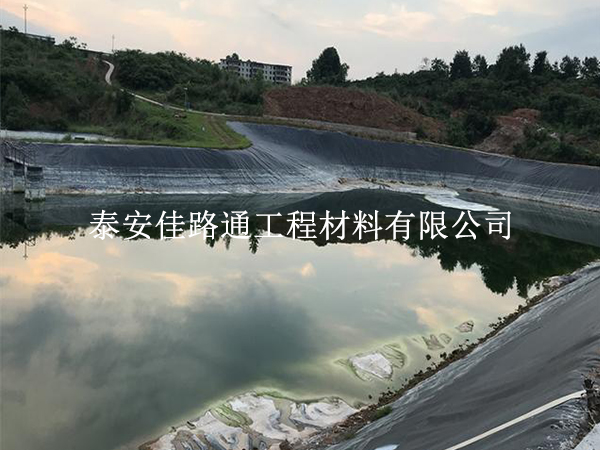 養(yǎng)殖防滲膜連接部位處理：做好這幾點(diǎn)，杜絕滲漏隱患