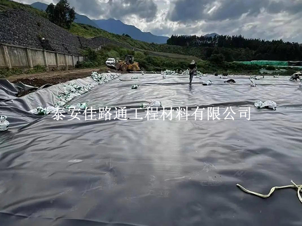 防滲土工膜裁剪技巧：精準(zhǔn)把控細(xì)節(jié)，規(guī)避損耗