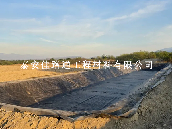 水產(chǎn)養(yǎng)殖防滲膜鋪設(shè)后保護(hù)技巧：長效防護(hù)，護(hù)